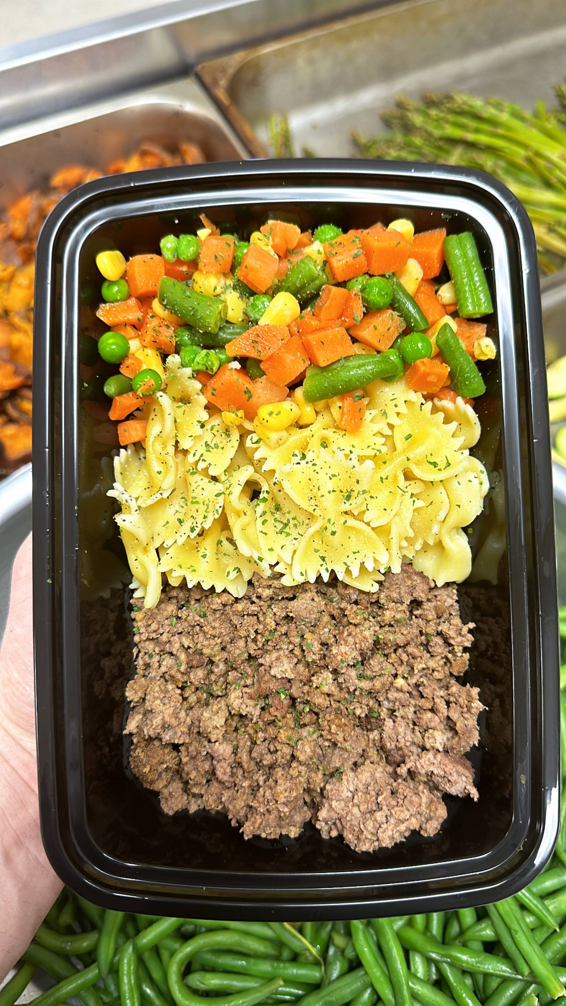 Beef + Pasta + Mixed Veg